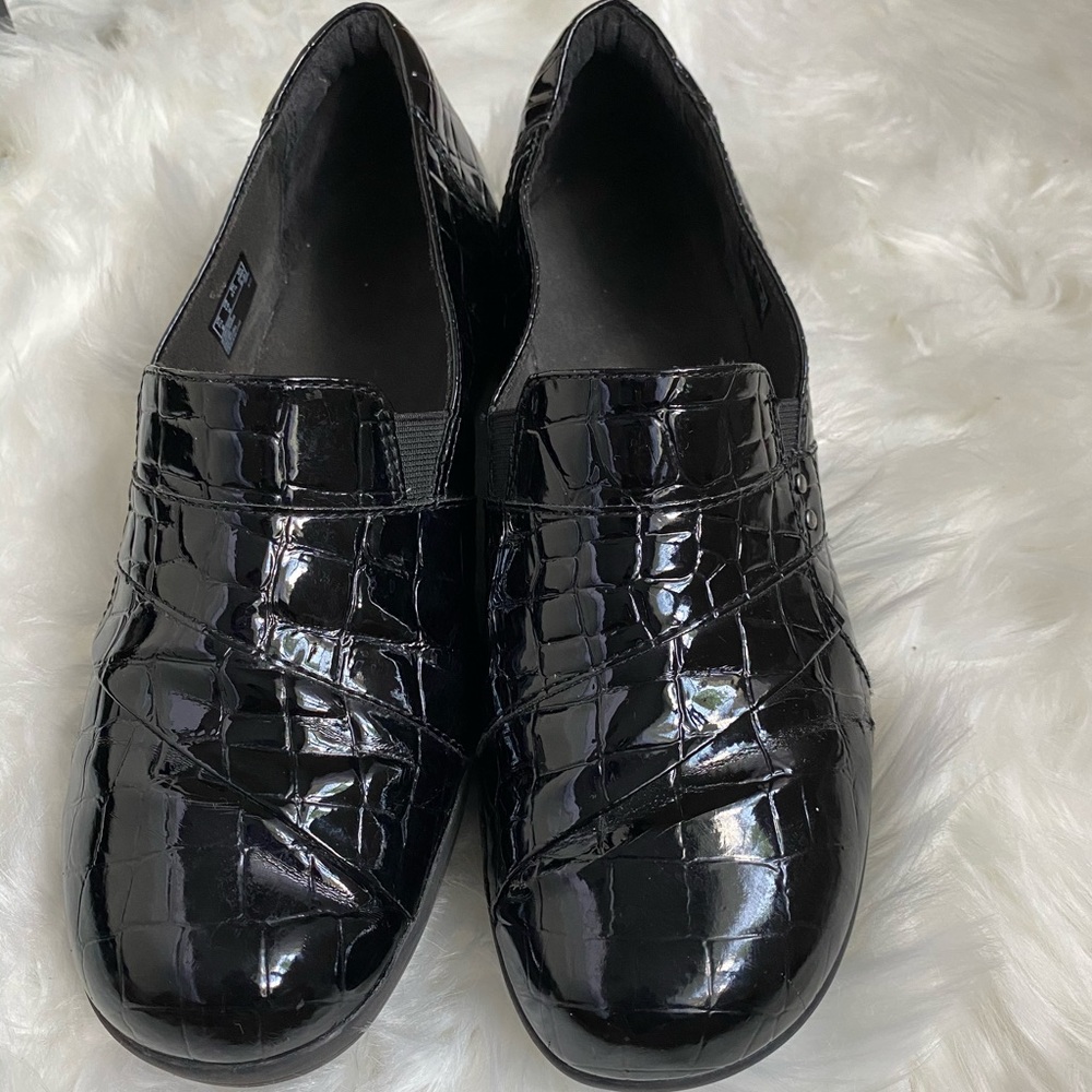 Black Clarks